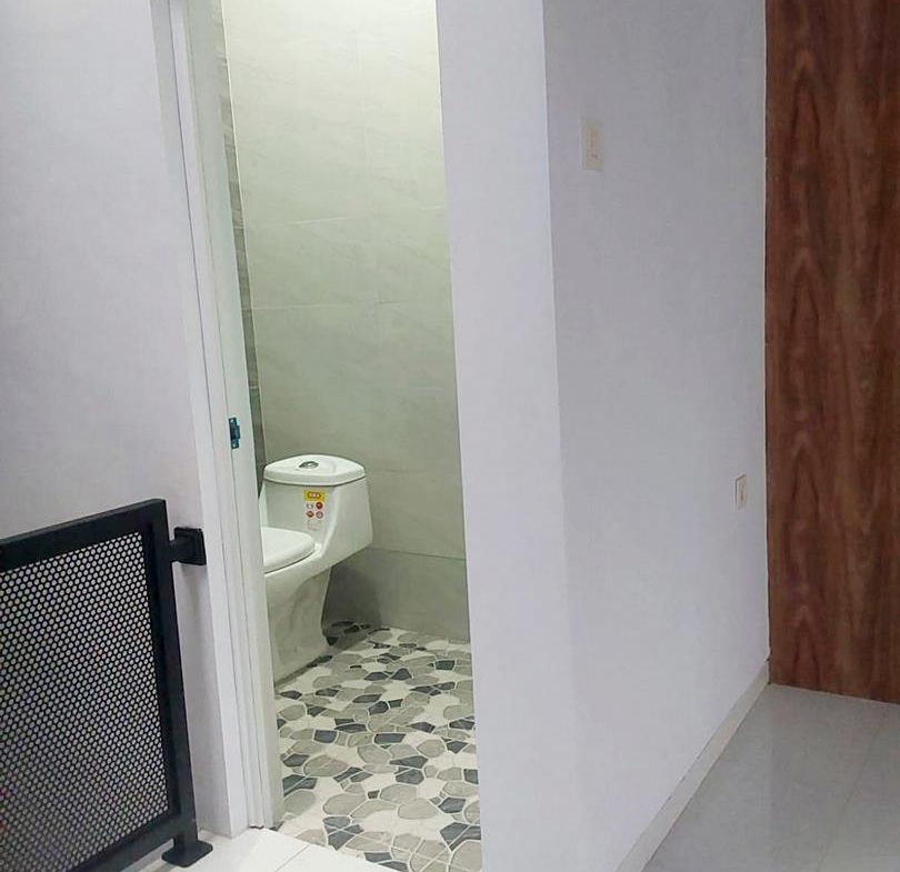 810