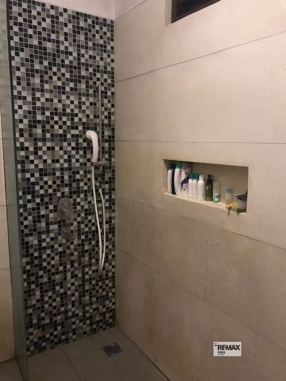 576