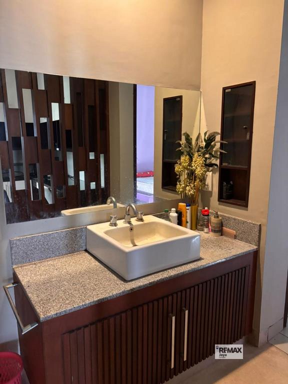 576