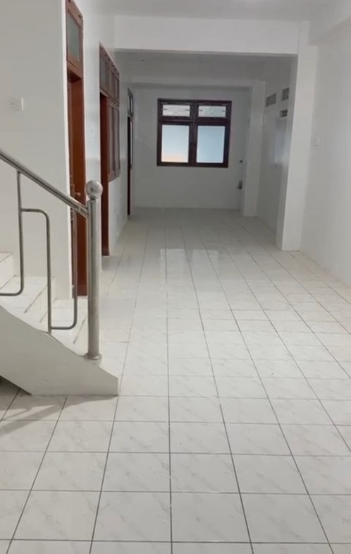 498
