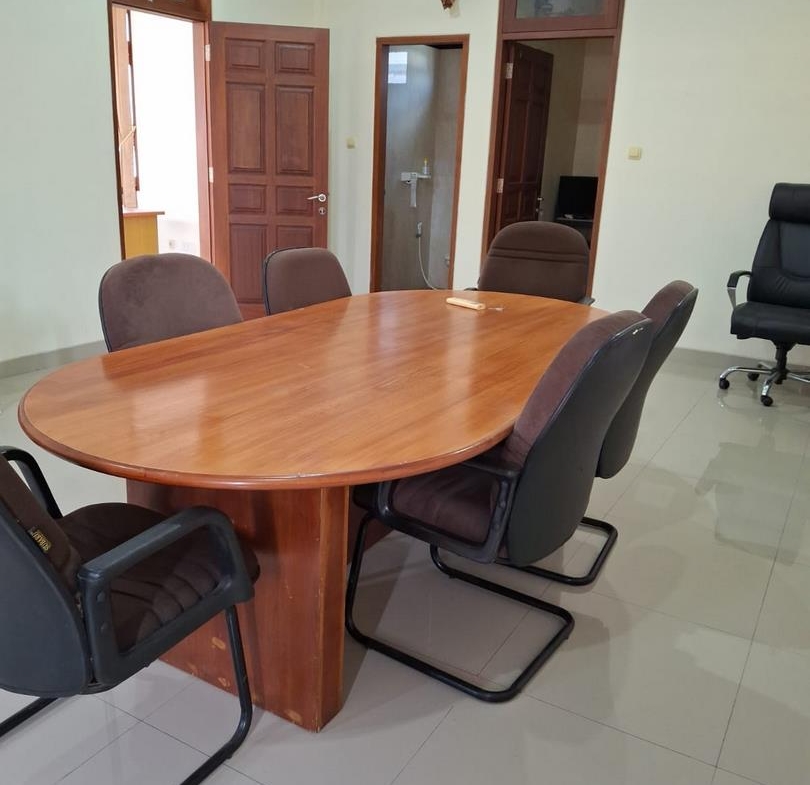 810