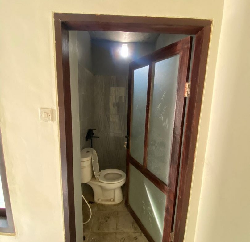 810