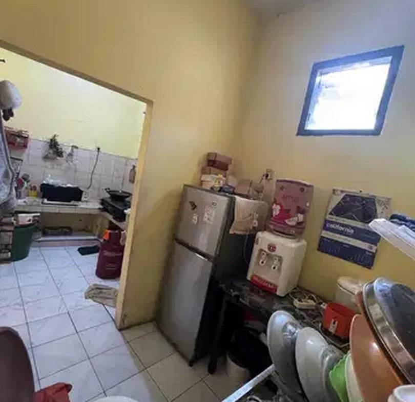 810