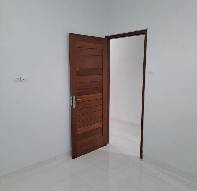 810