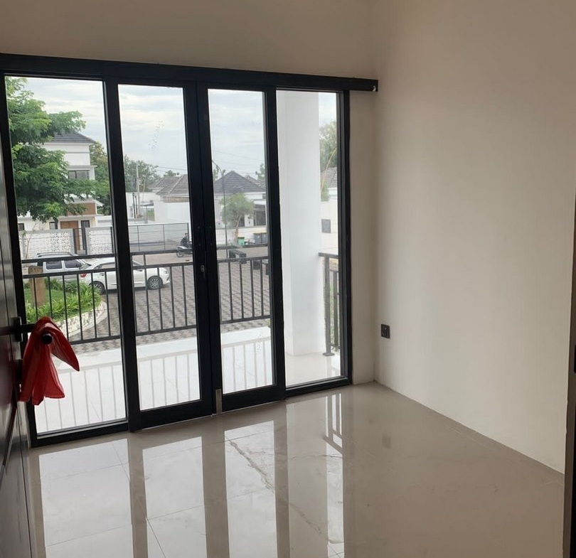 810