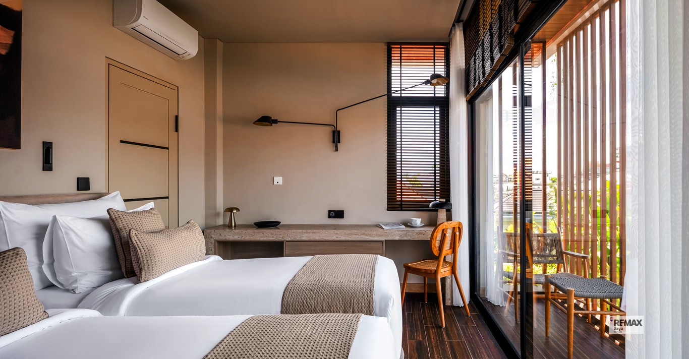 SIGNATURE SUITE3.jpg (Copy)