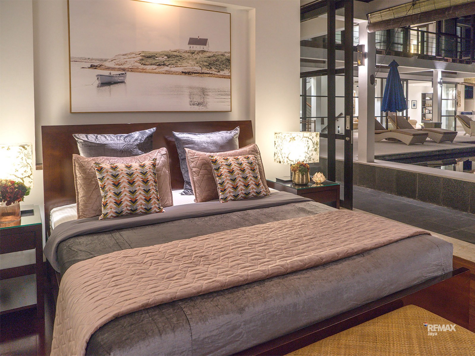 Villa Adenium – Downstairs master suite at night (Copy)