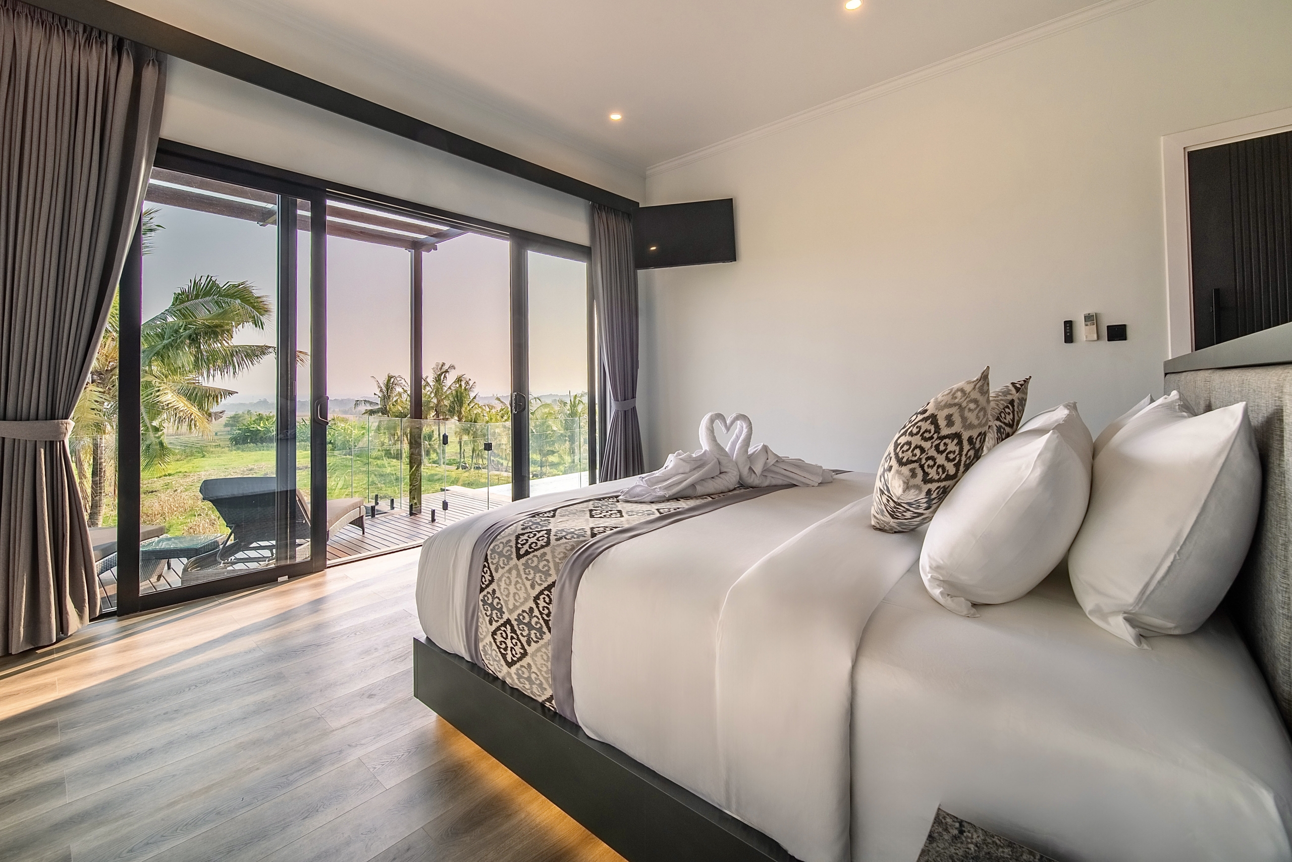 Bedroom 1 (2)