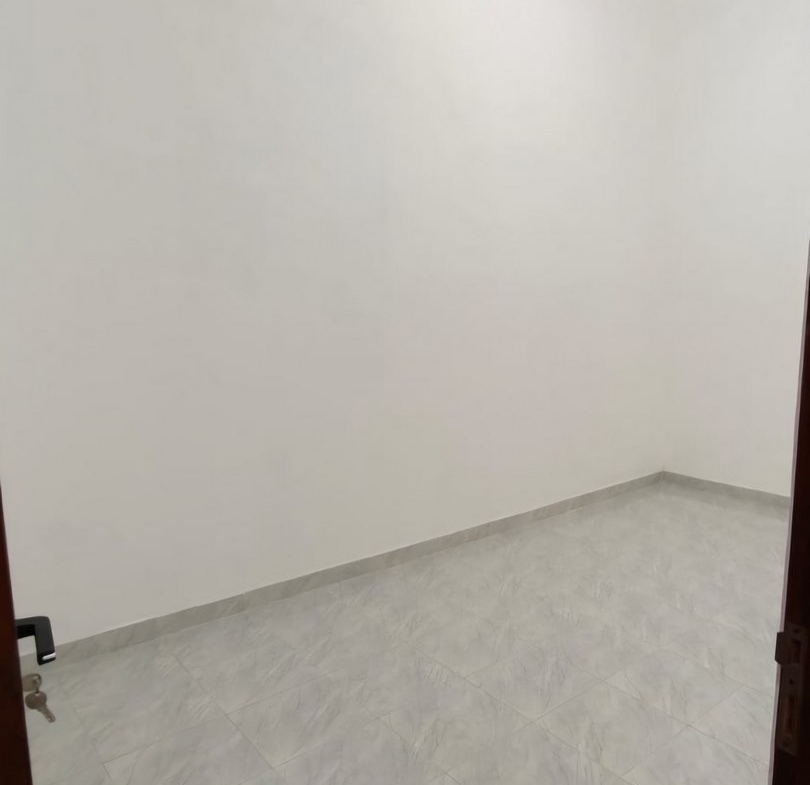 810